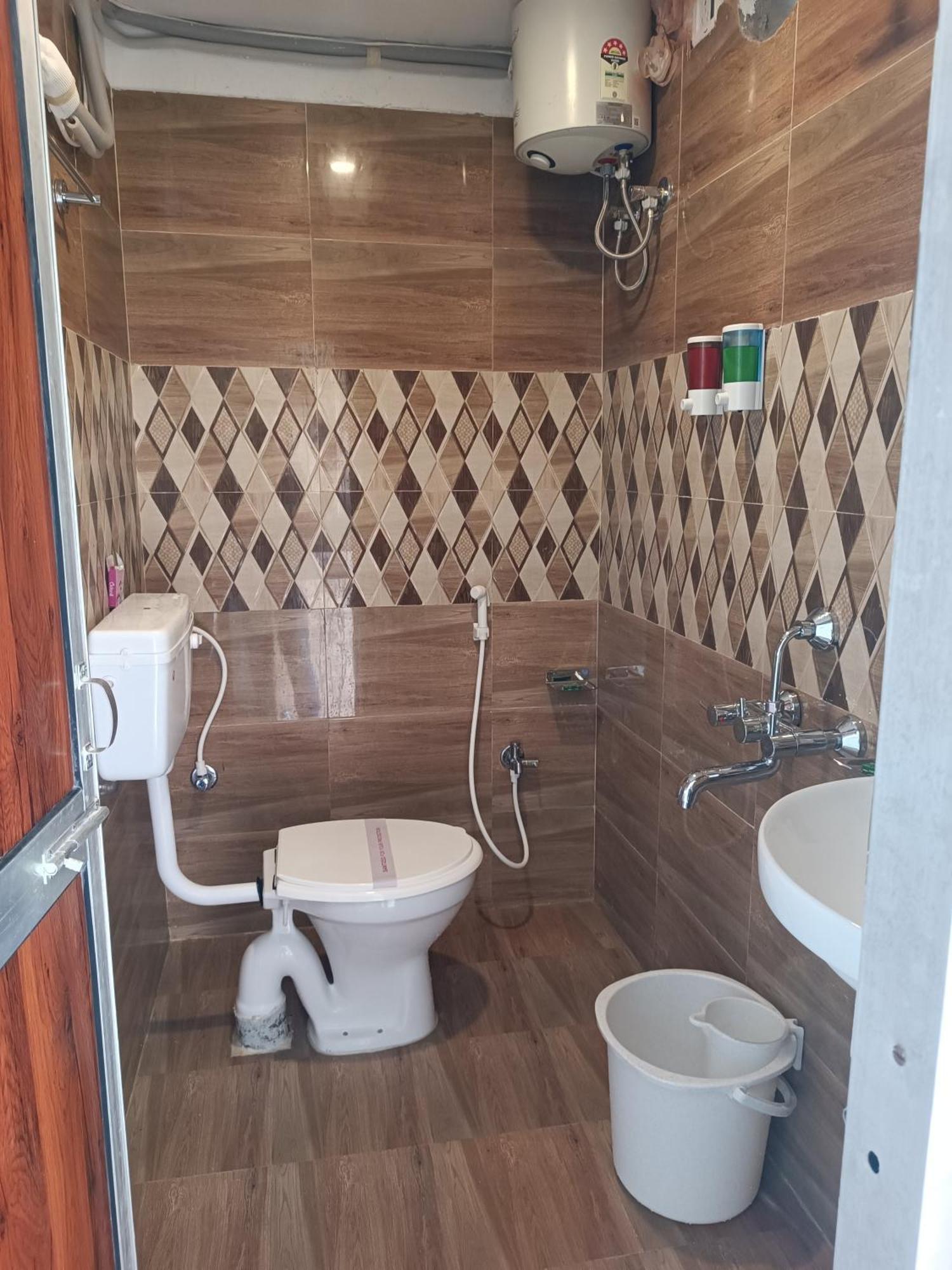 Mom Hotel - Unit Of Mom Hotel Пури Екстериор снимка